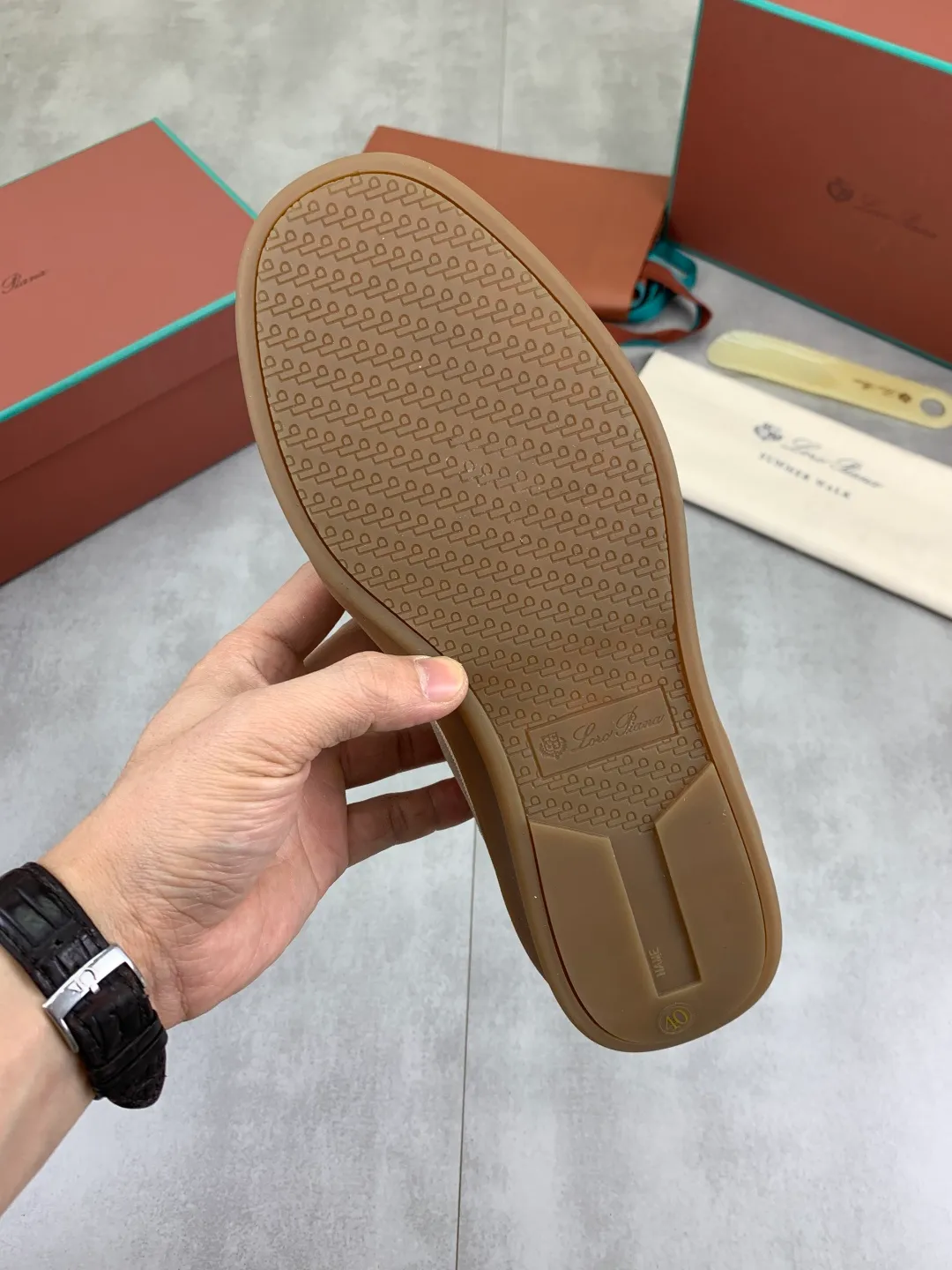 Men's men's shoes 💰P580 New model 💰 The latest casual shoes Loro Piana 💯 Top grade 💯 Buy the original copy 💯 Founded the existing Loro Piana company on April 24, 1924. It is the sixth generation of family operation, providing the best quality products to customers who are discerning about taste and quality. Imported original fly woven fabric with cowhide fabric, plain calfskin lining, hand-stitched thread with cowhide feet, original packaging, high-end outsole, size: 38-45 (customized for 46), 8️⃣ colors available
